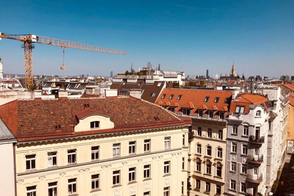 Mitten Im Achten. Zentrale Wohnung In Wien Eksteriør billede